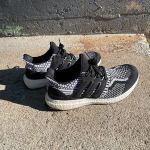 ULTRABOOST 5.0 DNA SHOES